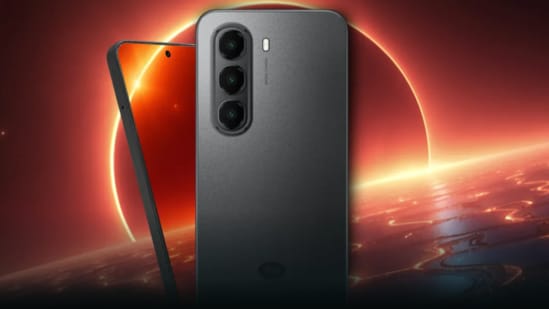 The itel Zeno 5G is priced at Rs. 9,299 for the 8GB RAM and 128GB storage variant. (itel)