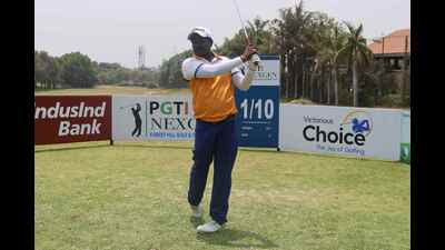After being three-over for the day through 12 holes, 40-year-old Muthu made a splendid recovery with three birdies over the last six holes, landing his wedge shots within four feet on all three occasions. (HT) After being three-over for the day through 12 holes, 40-year-old Muthu made a splendid recovery with three birdies over the last six holes, landing his wedge shots within four feet on all three occasions. (HT)