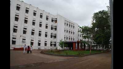 Dr Nagnath Yempalay, Pune district civil surgeon, on June 10 issued a warning letter stating strict disciplinary action and a pay cut against errant staff found at fault. (HT FILE)