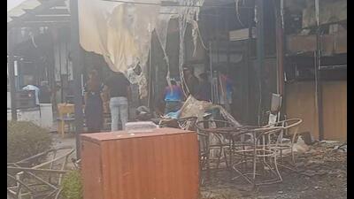 Eyewitnesses said the fire originated from the kitchen of a restaurant and rapidly spread to nearby establishments. (Sourced)