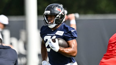Houston Texans running back Nick Chubb (21) participates in a drill during an NFL football minicamp at NRG Stadium. Mandatory Credit: Maria Lysaker-Imagn Images (IMAGN IMAGES via Reuters Connect)