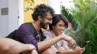 Here’s how you can still make UPI payments without internet by using a simple USSD code on your phone. (Unsplash)