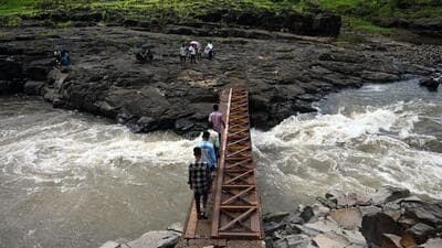 Palghar, India- September 14, 2024: Near Sawarde village in Palghar district, people are risking their lives by crossing a bridge over the Vaitarna River. In the last three years, eight people have been swept away in the water due to the sudden release of water from the middle Vaitarna dam while crossing the bridge over the Vaitarna River in Sawarde village in Palghar district. Palghar, India, September 14, 2024. (Photo by Raju Shinde/HT Photo) (Hindustan Times) Palghar, India- September 14, 2024: Near Sawarde village in Palghar district, people are risking their lives by crossing a bridge over the Vaitarna River. In the last three years, eight people have been swept away in the water due to the sudden release of water from the middle Vaitarna dam while crossing the bridge over the Vaitarna River in Sawarde village in Palghar district. Palghar, India, September 14, 2024. (Photo by Raju Shinde/HT Photo) (Hindustan Times)