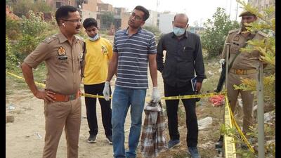 Police and forensic team at the spot where the body was found. (HT Photo)