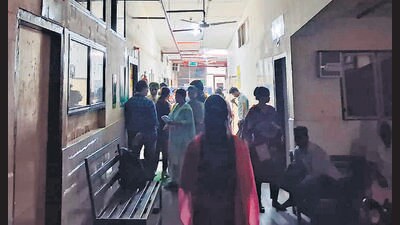 While senior medical officer Dr Dharmender Singh claimed that electricity was restored within 25 minutes, patient attendants alleged that the power outage lasted for nearly two hours. (HT Photo) While senior medical officer Dr Dharmender Singh claimed that electricity was restored within 25 minutes, patient attendants alleged that the power outage lasted for nearly two hours. (HT Photo)