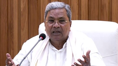 Karnataka CM Siddaramaiah urged Andhra CM Naidu to direct Chittoor officials to immediately revoke the order. (ANI) Karnataka CM Siddaramaiah urged Andhra CM Naidu to direct Chittoor officials to immediately revoke the order. (ANI)