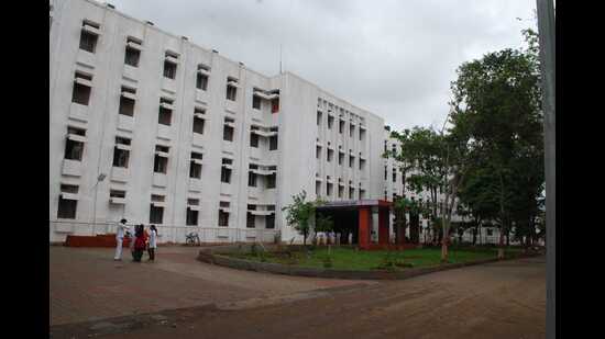 Dr Nagnath Yempalay, Pune district civil surgeon, on June 10 issued a warning letter stating strict disciplinary action and a pay cut against errant staff found at fault. (HT FILE)