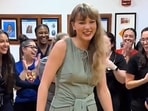 Taylor Swift visits children’s hospital in Florida.(X)