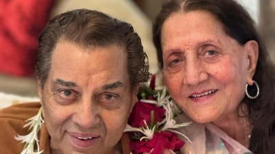 Dharmendra sat with Prakash Kaur in the pic that was shared by Bobby Deol. Dharmendra sat with Prakash Kaur in the pic that was shared by Bobby Deol.
