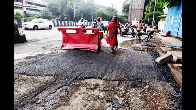 According to the letter, special attention needs to be given to the safety of the warkaris during their passage through the city. (MAHENDRA KOLHE/ HT) According to the letter, special attention needs to be given to the safety of the warkaris during their passage through the city. (MAHENDRA KOLHE/ HT)