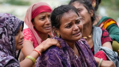 Ahmedabad: Relatives mourn the death a victim in yesterday's Air India flight 171 plane crash, at a hospital mortuary in Ahmedabad, Friday, June 13, 2025. (PTI)