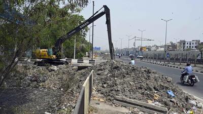 PWD desilts a drain near West Vinod Nagar and leave silt on the road near NH24 in April. (Sanjeev Verma/HT Photo) PWD desilts a drain near West Vinod Nagar and leave silt on the road near NH24 in April. (Sanjeev Verma/HT Photo)