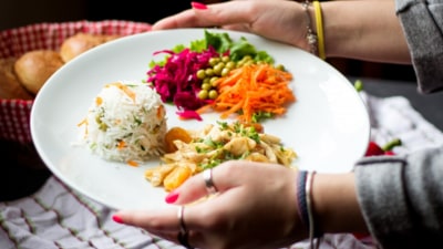 When you eat with intelligence, every meal becomes an opportunity to heal, to align, to live more fully. (Freepik) When you eat with intelligence, every meal becomes an opportunity to heal, to align, to live more fully. (Freepik)