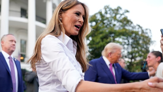 U.S. first lady Melania Trump interacts with attendees during the Congressional Picnic at the White House in Washington, D.C., U.S., June 12, 2025. REUTERS/Nathan Howard(REUTERS)