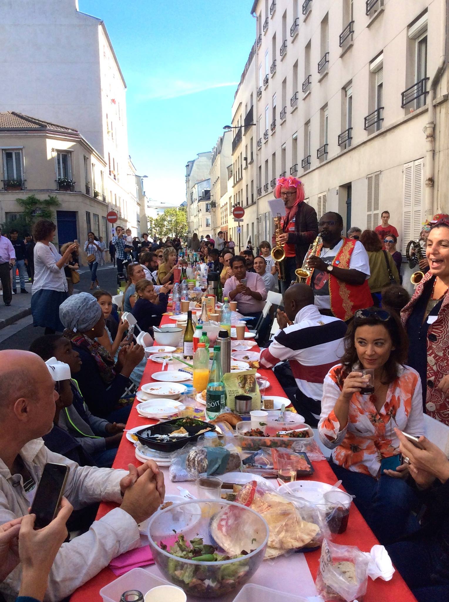 The 14th Arrondissement brunch, laid out on a 200-metre table, in 2017. (Courtesy Hyper Voisins / Facebook) The 14th Arrondissement brunch, laid out on a 200-metre table, in 2017. (Courtesy Hyper Voisins / Facebook)