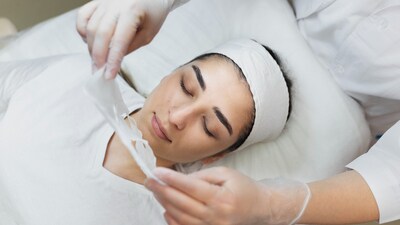 Chemical peels are suitable for most skin types, but they’re not a one-size-fits-all solution. (Freepik) Chemical peels are suitable for most skin types, but they’re not a one-size-fits-all solution. (Freepik)