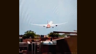 A screen grab of the video shot by the 17-year-old seconds before the plane crashed. (HT)