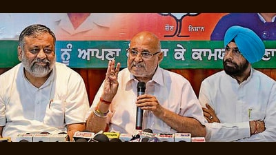 Former Rajya Sabha member Avinash Rai Khanna addressing a press conference in Ludhiana on Saturday. (Gurpreet Singh/HT) Former Rajya Sabha member Avinash Rai Khanna addressing a press conference in Ludhiana on Saturday. (Gurpreet Singh/HT)