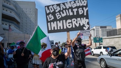 LOS ANGELES, CALIFORNIA - JUNE 13: Protesters confront law enforcement outside of a federal building and Immigration and Customs Enforcement (ICE) detention center on June 13, 2025, in Los Angeles, California. Demonstrations continue after a series of immigration raids began last Friday, June 6th. Tensions in the city remain high after the Trump administration called in the National Guard and the Marines against the wishes of city leaders. Spencer Platt/Getty Images/AFP (Photo by SPENCER PLATT / GETTY IMAGES NORTH AMERICA / Getty Images via AFP) (Getty Images via AFP) LOS ANGELES, CALIFORNIA - JUNE 13: Protesters confront law enforcement outside of a federal building and Immigration and Customs Enforcement (ICE) detention center on June 13, 2025, in Los Angeles, California. Demonstrations continue after a series of immigration raids began last Friday, June 6th. Tensions in the city remain high after the Trump administration called in the National Guard and the Marines against the wishes of city leaders. Spencer Platt/Getty Images/AFP (Photo by SPENCER PLATT / GETTY IMAGES NORTH AMERICA / Getty Images via AFP) (Getty Images via AFP)