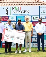 Umed Kumar (third from left) receiving the trophy and cheque from Ajesh Gupta (second from left, associate vice-president, Kuantum Paper), at the Forest Hill Golf and Country Club in Mohali on Friday. Amandeep Johl, CEO, PGTI (extreme left); BS Gill, president, Forest Hill Golf and Country Club (third from right); Ashish Dwivedi, senior general manager, Kuantum Paper (second from right) and Manish Chopra, general manager, Kuantum Paper (extreme right) were also present. (HT Photo)