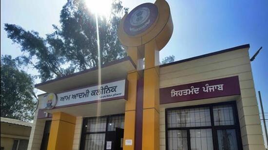 Punjab has 842 AACs in all. The Punjab government has already started free dengue test services at AACs. This test was earlier conducted only at district and sub-divisional hospitals. (HT File)