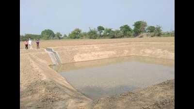 A pond constructed in a field of a farmer at Lokpur Mawaiya village of Koraon development block in Prayagraj. (HT) A pond constructed in a field of a farmer at Lokpur Mawaiya village of Koraon development block in Prayagraj. (HT)
