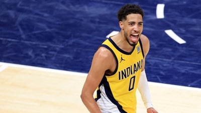 Tyrese  Haliburton's NBA Finals Performance Boosted by Curry's Defense Tactics and Personal Advice (Getty Images via AFP)