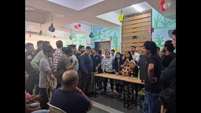 In response to the issue, nearly 300 agitated parents gathered on the campus, protesting against the school and calling it a complete fraud. (HT) In response to the issue, nearly 300 agitated parents gathered on the campus, protesting against the school and calling it a complete fraud. (HT)