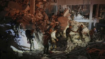 Israeli security forces inspect a destroyed building that was hit by a missile fired from Iran, near Tel Aviv, Israel, early Sunday, June 15, 2025. (AP Photo/Ohad Zwigenberg) Israeli security forces inspect a destroyed building that was hit by a missile fired from Iran, near Tel Aviv, Israel, early Sunday, June 15, 2025. (AP Photo/Ohad Zwigenberg)