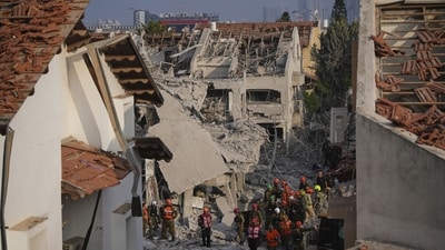 Israeli security forces inspect destroyed houses that were struck by a missile fired from Iran, in Rishon Lezion, Israel on Saturday, June 14, 2025. (AP Photo/Ohad Zwigenberg) Israeli security forces inspect destroyed houses that were struck by a missile fired from Iran, in Rishon Lezion, Israel on Saturday, June 14, 2025. (AP Photo/Ohad Zwigenberg)