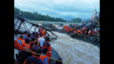 Rescuers work at the site of a bridge collapse near Pune on Sunday. (HT)