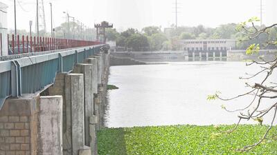 The Wazirabad barrage where water from the Yamuna is stored and lifted for water treatment plants in New Delhi. (Sanjeev Verma/HT Photo) The Wazirabad barrage where water from the Yamuna is stored and lifted for water treatment plants in New Delhi. (Sanjeev Verma/HT Photo)