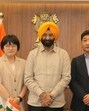 Delhi environment minister Manjinder Singh Sirsa with the delegation from the Korea Environmental Industry Association from South Korea. (HT Photo) Delhi environment minister Manjinder Singh Sirsa with the delegation from the Korea Environmental Industry Association from South Korea. (HT Photo)