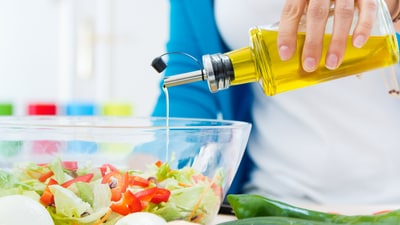 Oxidised oils in restaurants may damage heart health, says cardiologist Dr. Alok Chopra. (Freepik) Oxidised oils in restaurants may damage heart health, says cardiologist Dr. Alok Chopra. (Freepik)