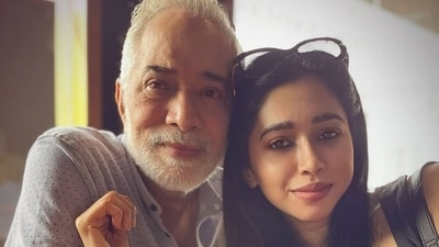 Aarti Ravi with her father Krishnamurthy Vijaykumar, the 'man who loved her first'. Aarti Ravi with her father Krishnamurthy Vijaykumar, the 'man who loved her first'.