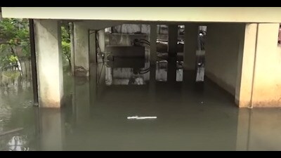 Drainage water flooded the basement of Thumbre Park Society on Eklavya College Road in Kothrud on Monday. (HT PHOTO)