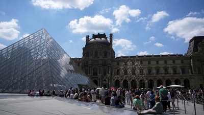 The Louvre, facing overwhelming tourism and staff strikes, halted operations, leaving thousands of visitors confused. (AP Photo/Christophe Ena) (AP) The Louvre, facing overwhelming tourism and staff strikes, halted operations, leaving thousands of visitors confused. (AP Photo/Christophe Ena) (AP)