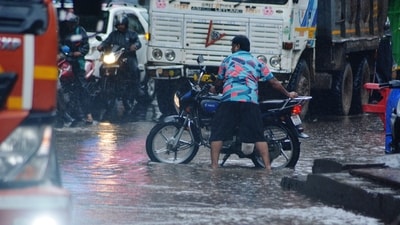Parts of Mumbai witnessed heavy showers overnight, along with thunder and lightning. (HT Photo )