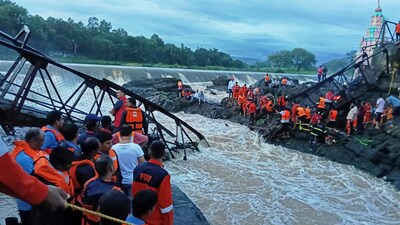 Rescuers work at the site of a bridge collapse near Pune on Sunday. (HT Photo)