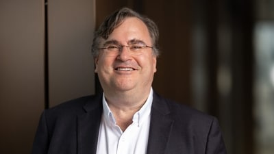 LinkedIn co-founder Reid Hoffman advised new grads on X to embrace AI, urging them to "AI-optimise" careers instead of fearing white-collar job loss. (Bloomberg) LinkedIn co-founder Reid Hoffman advised new grads on X to embrace AI, urging them to "AI-optimise" careers instead of fearing white-collar job loss. (Bloomberg)