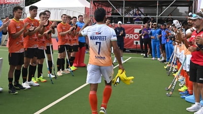 Manpreet Singh gets guard of honour (@Kookaburras/X) Manpreet Singh gets guard of honour (@Kookaburras/X)