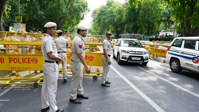 Acting swiftly on available leads, the police team apprehended the juveniles involved and recovered the weapon of offence (Hindustan Times)