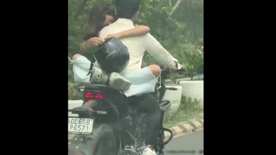 Noida traffic police issued the challan on Sunday at around 1:46 pm. (HT)