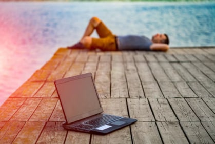 A digital detox provides an opportunity for the mind to relax. (Freepik)