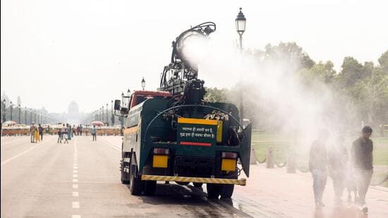 An anti-smog gun on Kartavya Path. (ANI)