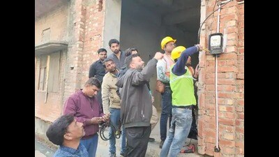Electricity Department officials checking connection at MP’s residence (HT File Photo) Electricity Department officials checking connection at MP’s residence (HT File Photo)