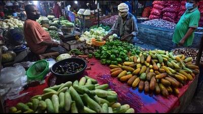 From tomatoes to green peas, the cost of daily essentials has doubled in just a few days. (HT Photo) From tomatoes to green peas, the cost of daily essentials has doubled in just a few days. (HT Photo)