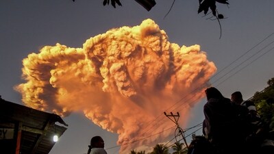 Villagers watch the eruption of Mount Lewotobi Laki-Laki as seen from Talibura village in Sikka, East Nusa Tenggara, on June 17 (AFP) Villagers watch the eruption of Mount Lewotobi Laki-Laki as seen from Talibura village in Sikka, East Nusa Tenggara, on June 17 (AFP)