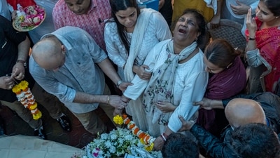 The body of Saineeta Chakravarti crew member of the ill-fated aircraft, came home in Juhu on Monday morning. (Hindustan Times) The body of Saineeta Chakravarti crew member of the ill-fated aircraft, came home in Juhu on Monday morning. (Hindustan Times)