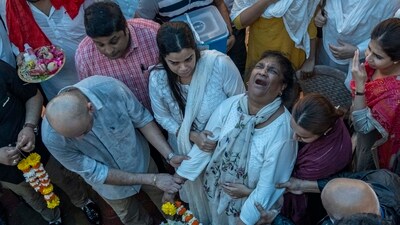 The body of Saineeta Chakravarti crew member of the ill-fated aircraft, came home in Juhu on Monday morning. (Hindustan Times) The body of Saineeta Chakravarti crew member of the ill-fated aircraft, came home in Juhu on Monday morning. (Hindustan Times)